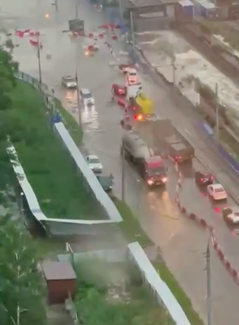 Фото Мощный ураган обрушился на Новосибирск. ОНЛАЙН 5 - Сиб.ФМ Фото Мощный ураган обрушился на Новосибирск. ОНЛАЙН 5